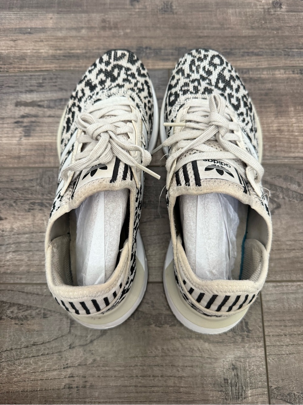 Adidas Swift Run Black and Cream Leopard Knit Low-Top Sneakers 9 - Picture 4 of 8